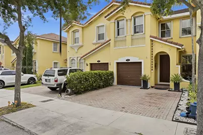 914 SW 151st Pl, Miami, FL 33194 - Photo 2
