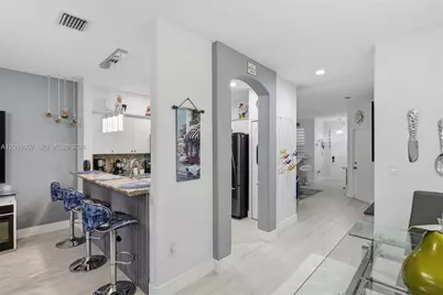 914 SW 151st Pl, Miami, FL 33194 - Photo 8