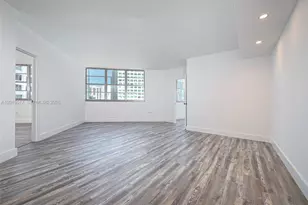 801 Brickell Bay Dr, Miami, FL 33131 - Photo 2