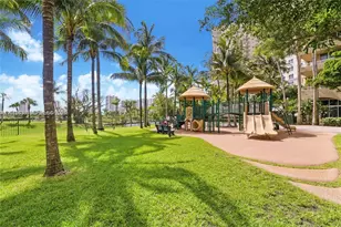 19501 W Country Club Dr, Aventura, FL 33180 - Photo 22