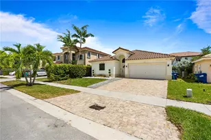 9256 SW 209th Terrace, Cutler Bay, FL 33189 - Photo 2