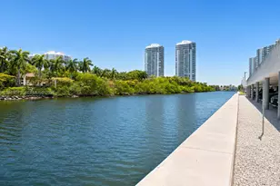 3675 N Country Club Dr, Aventura, FL 33180 - Photo 32
