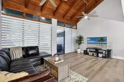 10750 S Golfview Dr, Pembroke Pines, FL 33026 - Photo 16