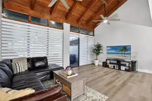 10750 S Golfview Dr, Pembroke Pines, FL 33026 - Photo 16