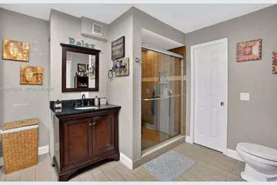 10750 S Golfview Dr, Pembroke Pines, FL 33026 - Photo 30