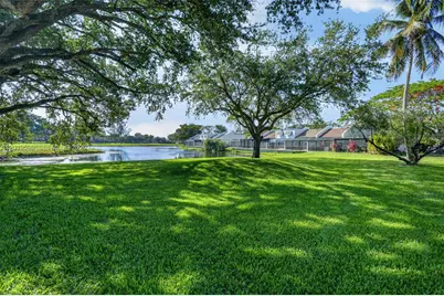 10750 S Golfview Dr, Pembroke Pines, FL 33026 - Photo 38