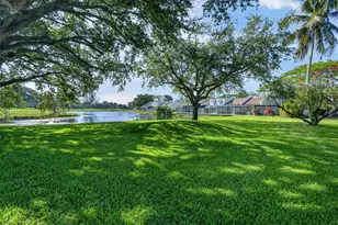 10750 S Golfview Dr, Pembroke Pines, FL 33026 - Photo 38
