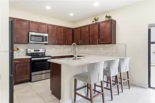 10560 W 33rd Way, Hialeah, FL 33018 - Photo 6