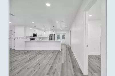 101 SW 53rd Ave, Plantation, FL 33317 - Photo 12