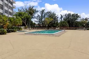 1300 NE Miami Gardens Dr, Miami, FL 33179 - Photo 22