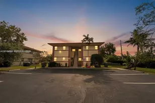 825 SW 10th St, Hallandale Beach, FL 33009 - Photo 10