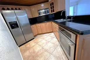 9715 Fontainebleau Blvd, Miami, FL 33172 - Photo 6