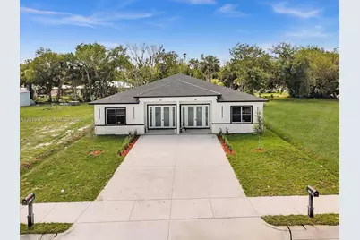 313 13th S St #A, Fort Pierce, FL 34950 - Photo 2