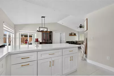 8061 NW 197th St, Hialeah, FL 33015 - Photo 10