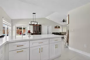 8061 NW 197th St, Hialeah, FL 33015 - Photo 10