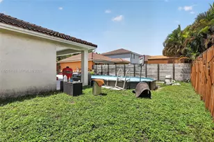8061 NW 197th St, Hialeah, FL 33015 - Photo 32