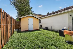 8061 NW 197th St, Hialeah, FL 33015 - Photo 32