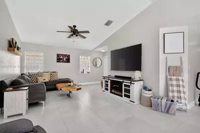 8061 NW 197th St, Hialeah, FL 33015 - Photo 4