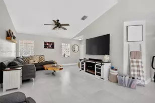 8061 NW 197th St, Hialeah, FL 33015 - Photo 4