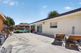 8061 NW 197th St, Hialeah, FL 33015 - Photo 28