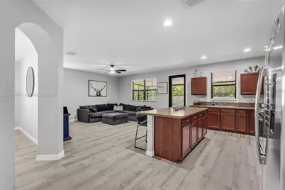 633 SE 35th Ter, Homestead, FL 33033 - Photo 14