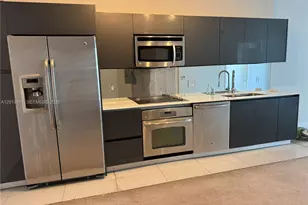31 SE 6th St, Miami, FL 33131 - Photo 8