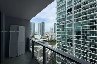 31 SE 6th St, Miami, FL 33131 - Photo 4