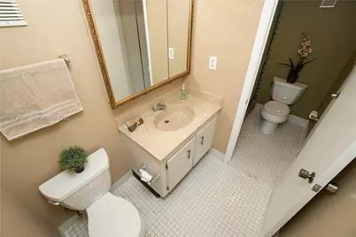 1100 Saint Charles Pl #620, Pembroke Pines, FL 33026 - Photo 4