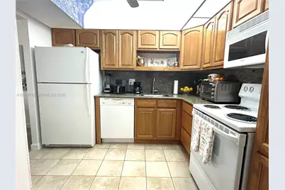 1100 Saint Charles Pl #620, Pembroke Pines, FL 33026 - Photo 2