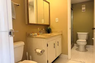 1100 St Charles Pl, Pembroke Pines, FL 33026 - Photo 12