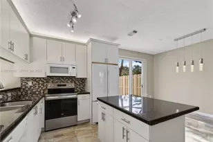 2340 NW 161st Ave, Pembroke Pines, FL 33028 - Photo 12
