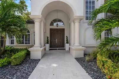 15632 NW 79th Ct, Miami Lakes, FL 33016 - Photo 4