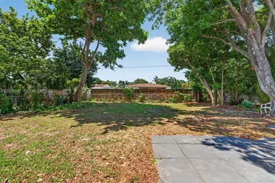280 NW 101st St, Miami, FL 33150 - Photo 10