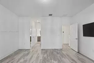 4527 NW 83rd Path, Doral, FL 33166 - Photo 10