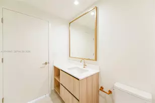 77 5th St, Miami, FL 33131 - Photo 12