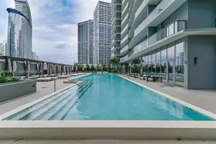 77 5th St, Miami, FL 33131 - Photo 32