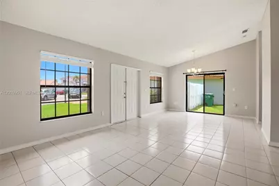 8359 NW 189th St Rd, Hialeah, FL 33015 - Photo 10