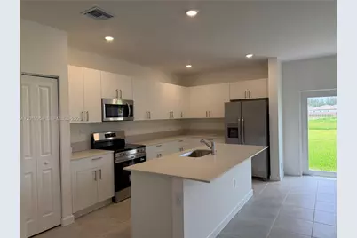 2384 SE 29th Dr #2384, Homestead, FL 33035 - Photo 6