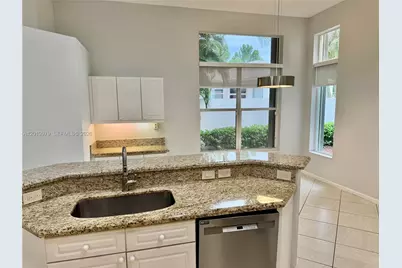2525 Bay Pointe Ct, Weston, FL 33327 - Photo 4