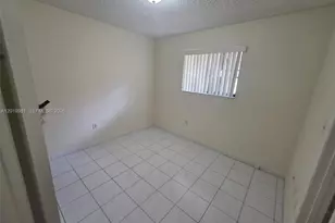 5500 W 21st Ct, Hialeah, FL 33016 - Photo 16