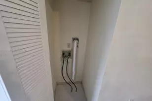 5500 W 21st Ct, Hialeah, FL 33016 - Photo 8