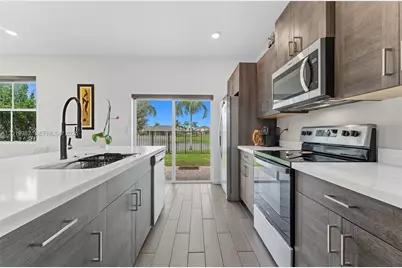 805 SE 18th St, Homestead, FL 33034 - Photo 8