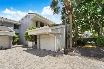 321 Poinciana Dr #901, Sunny Isles Beach, FL 33160 - Photo 2