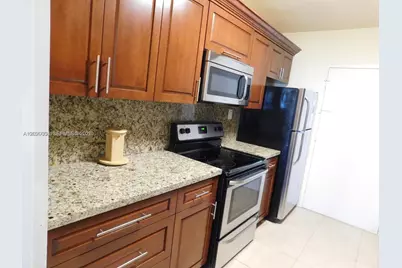 5401 Collins Ave #1213, Miami Beach, FL 33140 - Photo 20