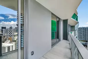 77 5th St, Miami, FL 33131 - Photo 6