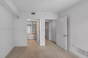77 5th St, Miami, FL 33131 - Photo 30