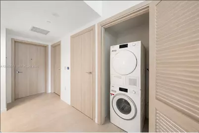 1000 Brickell Plz #4014, Miami, FL 33131 - Photo 12
