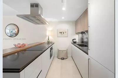 1000 Brickell Plz #4014, Miami, FL 33131 - Photo 8