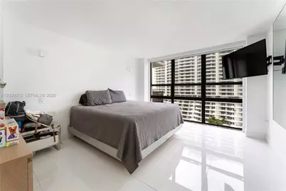 600 NE 36th St #1111, Miami, FL 33137 - Photo 10