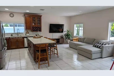 2882 NE 4th St, Homestead, FL 33033 - Photo 8